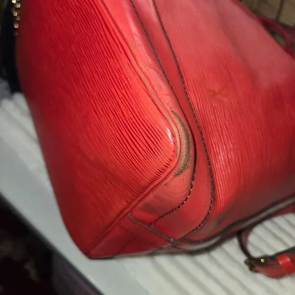 *Authentic* Louis Vuitton Epi Noe with matching wallet - Picture 9 of 16